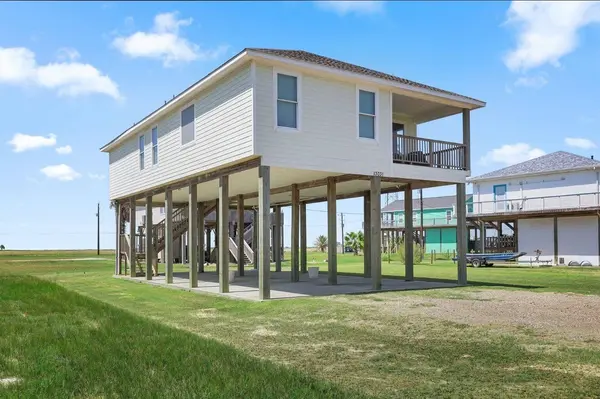 13031 Coronado Dr, Freeport, TX 77541