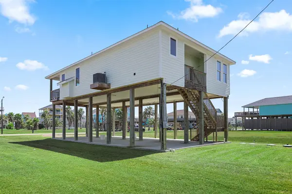 13031 Coronado Dr, Freeport, TX 77541