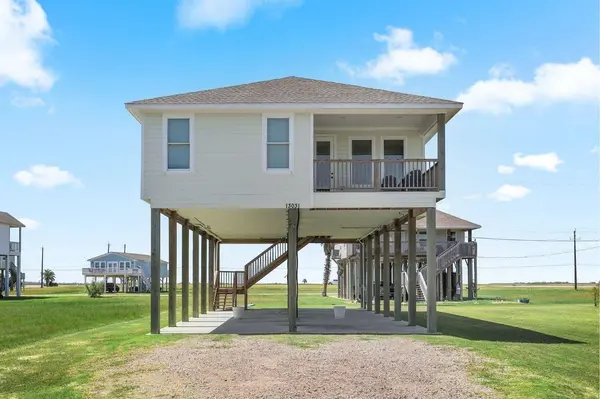 13031 Coronado Dr, Freeport, TX 77541
