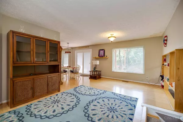 719 Signal Hill Dr, Miami Twp, OH 45150