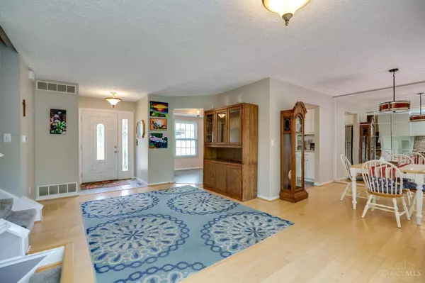 719 Signal Hill Dr, Miami Twp, OH 45150