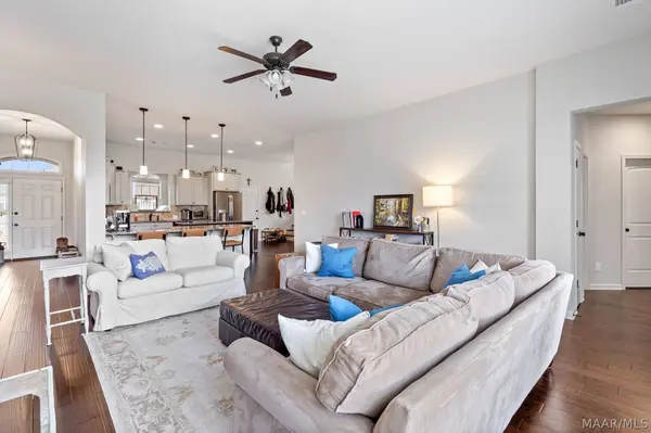 9192 CRESCENT LODGE CIR, Pike Road, AL 36064
