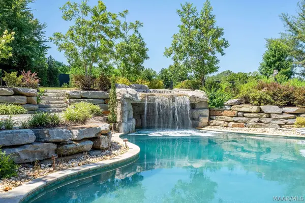 28 Waters LN, Pike Road, AL 36064