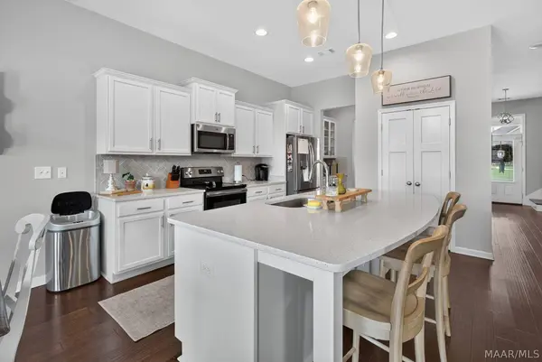 9302 CRESCENT LODGE CIR, Pike Road, AL 36064