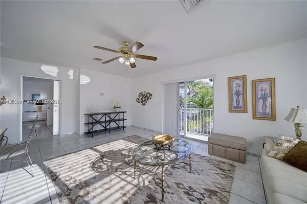 2855 NE 30th St #B, Fort Lauderdale, FL 33306