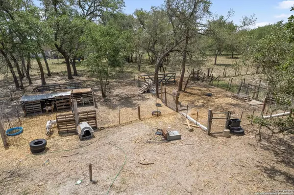 157 County Road 6816, Natalia, TX 78059