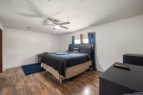 157 County Road 6816, Natalia, TX 78059