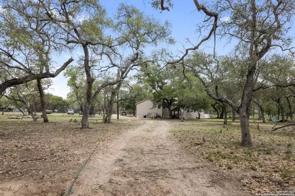157 County Road 6816, Natalia, TX 78059