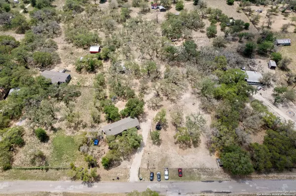 157 County Road 6816, Natalia, TX 78059