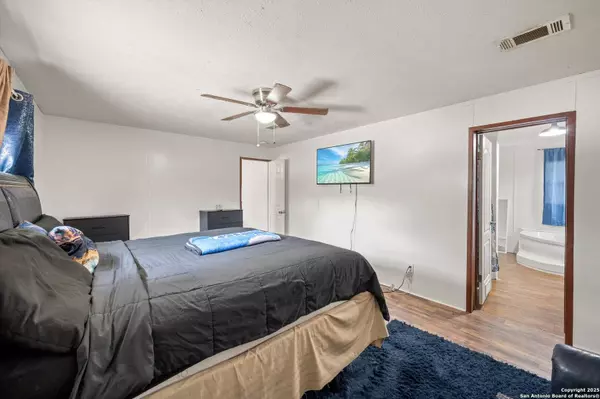 157 County Road 6816, Natalia, TX 78059