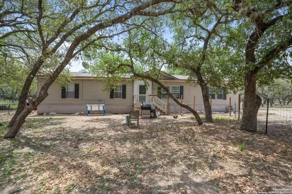 157 County Road 6816, Natalia, TX 78059