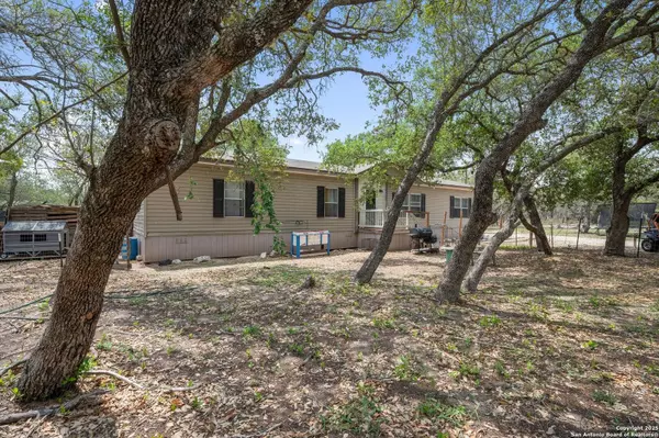 157 County Road 6816, Natalia, TX 78059