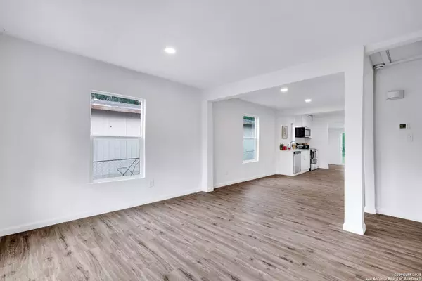 3018 Chihuahua, San Antonio, TX 78207