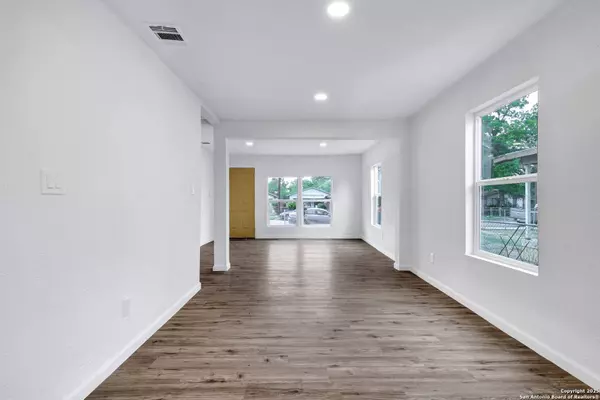 3018 Chihuahua, San Antonio, TX 78207