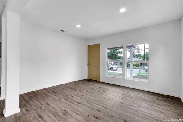 3018 Chihuahua, San Antonio, TX 78207