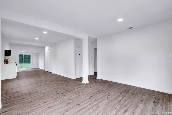 3018 Chihuahua, San Antonio, TX 78207