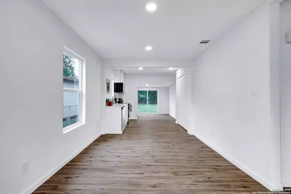 3018 Chihuahua, San Antonio, TX 78207