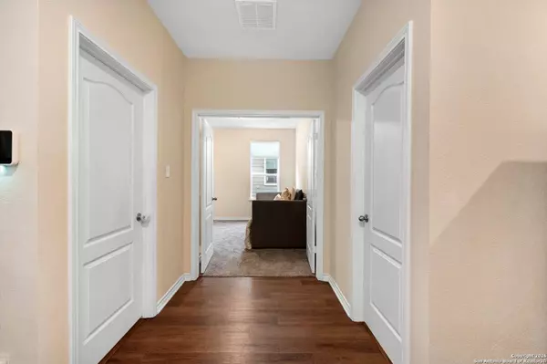 8266 Phantom, San Antonio, TX 78253