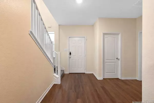 8266 Phantom, San Antonio, TX 78253