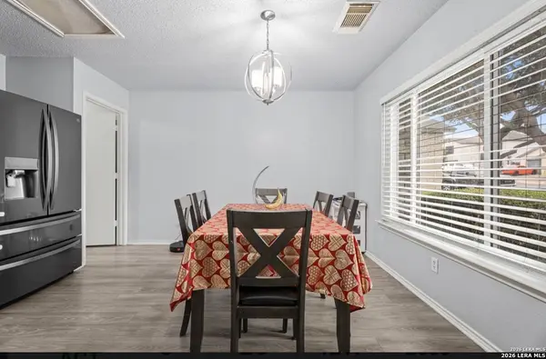 10124 Sunset Pl, San Antonio, TX 78245
