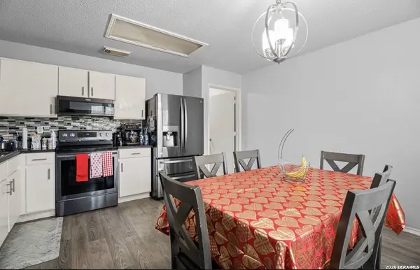 10124 Sunset Pl, San Antonio, TX 78245