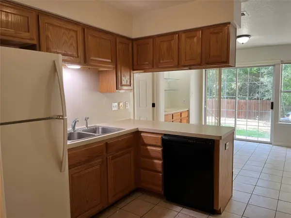 394 Tahitian DR #B, Bastrop, TX 78602