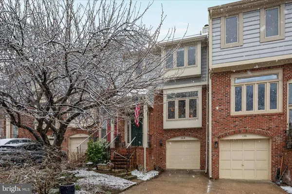 124 E COLONIAL DR, Occoquan, VA 22125