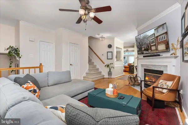 124 E COLONIAL DR, Occoquan, VA 22125