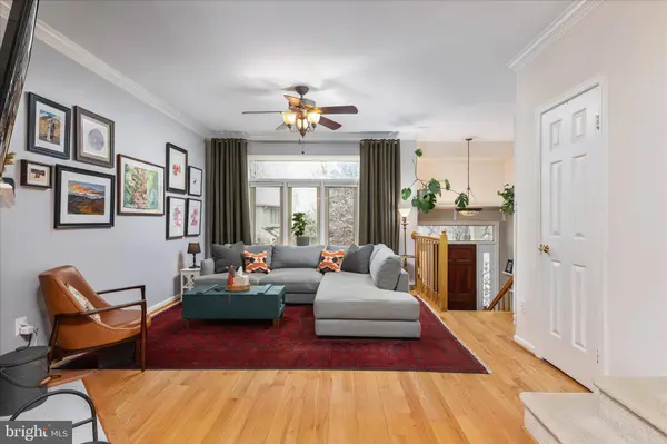 124 E COLONIAL DR, Occoquan, VA 22125