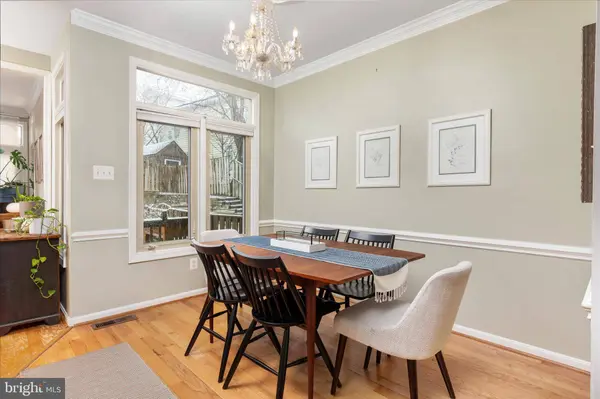 124 E COLONIAL DR, Occoquan, VA 22125