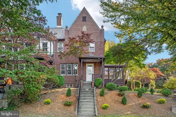1533 FOXHALL RD NW, Washington, DC 20007