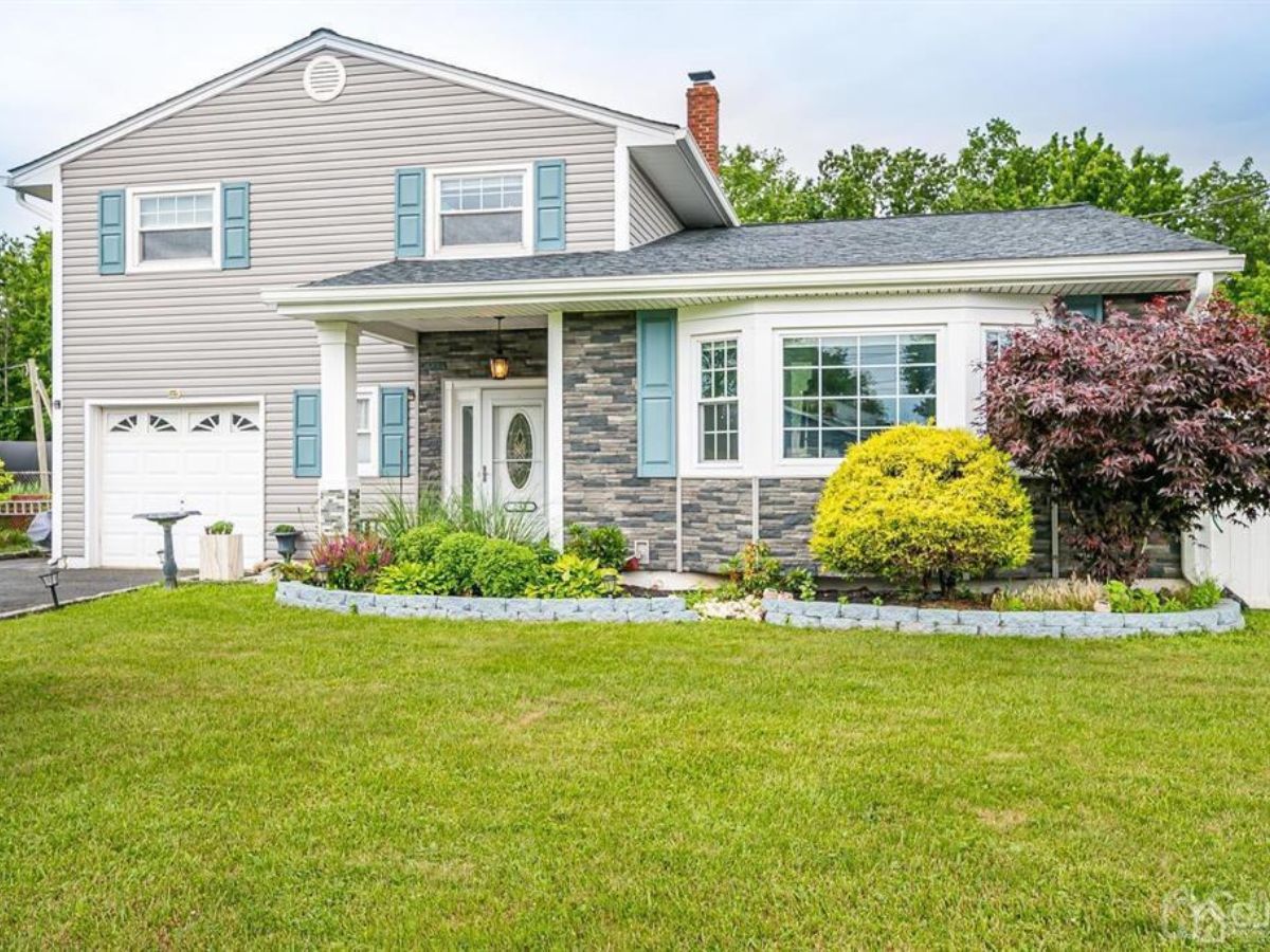 Colonia, New Jersey community image representing homes and local lifestyle in ZIP code 07067