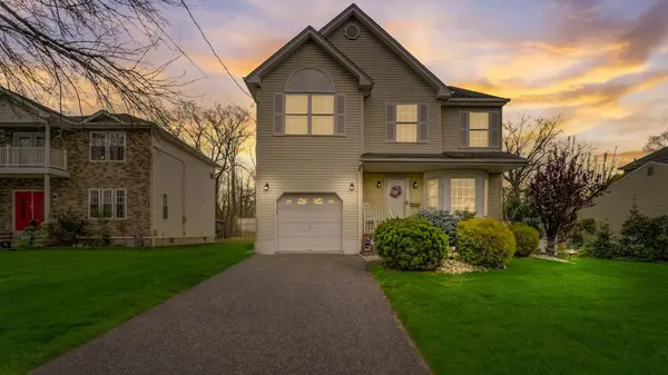Elegant New Jersey home exterior showcasing quality architecture and curb appeal.