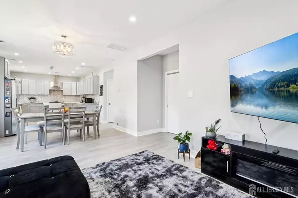 13 Caldwell RD, Edison, NJ 08817