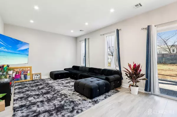 13 Caldwell RD, Edison, NJ 08817