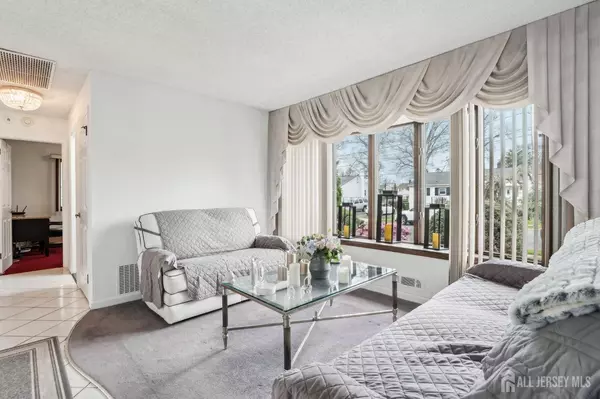 49 Hickory ST, Edison, NJ 08817