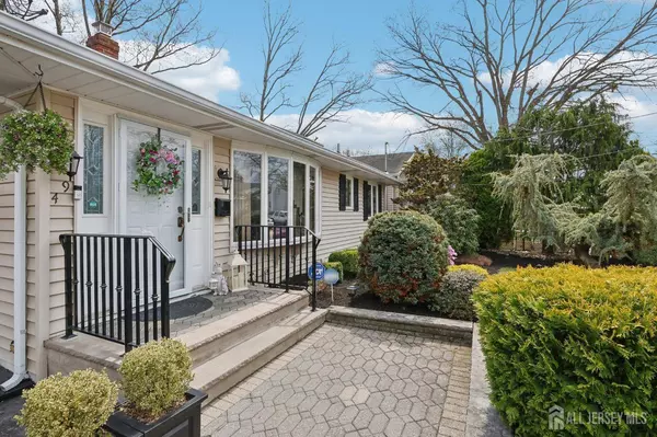 49 Hickory ST, Edison, NJ 08817