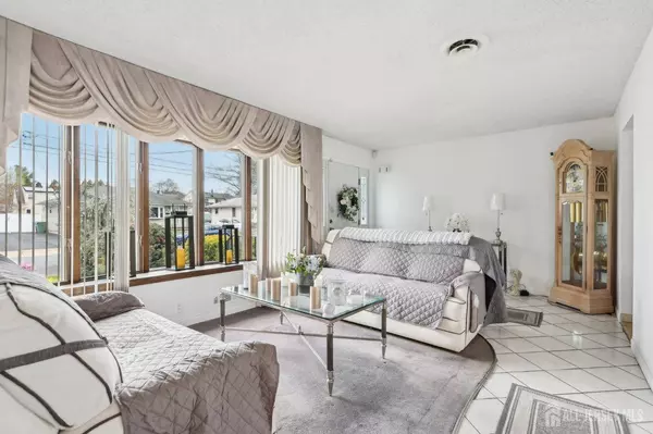 49 Hickory ST, Edison, NJ 08817