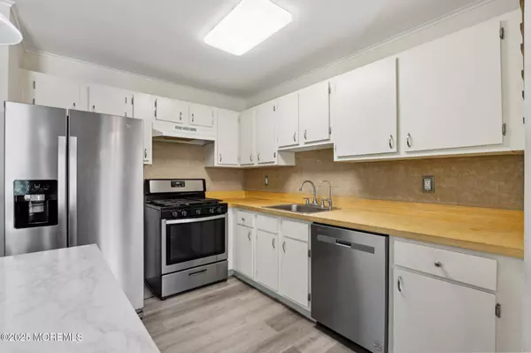 300 Larkspur Lane, Jackson, NJ 08527