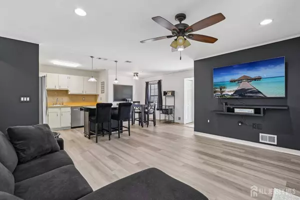 300 Larkspur LN, Jackson, NJ 08527