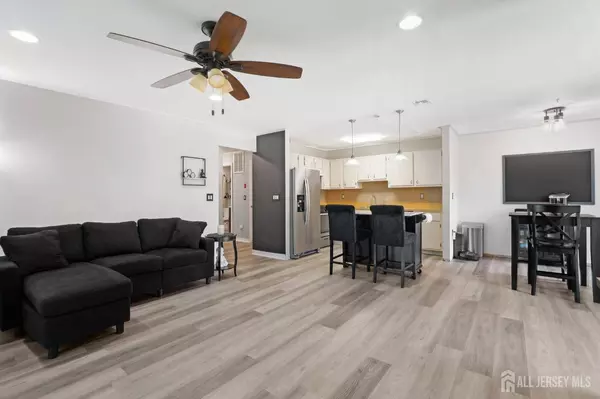 300 Larkspur LN, Jackson, NJ 08527