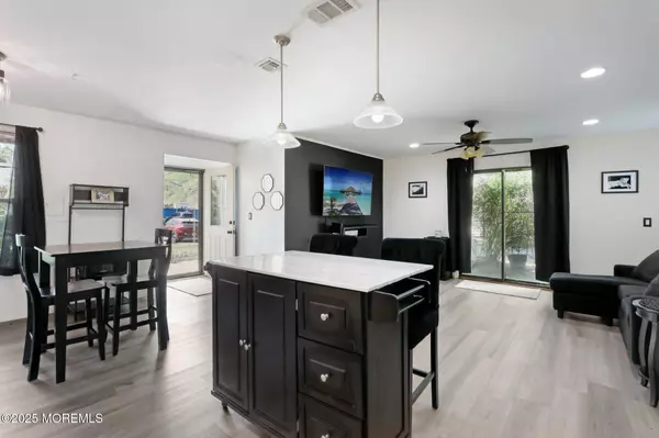 300 Larkspur Lane, Jackson, NJ 08527