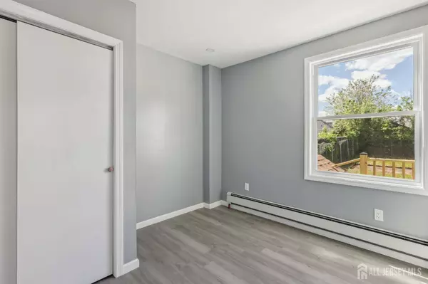 15 Frazer ST, Fords, NJ 08863