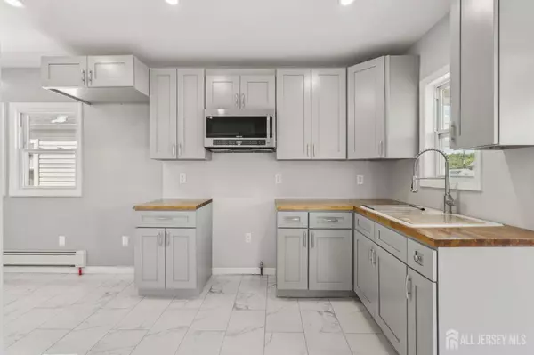 15 Frazer ST, Fords, NJ 08863