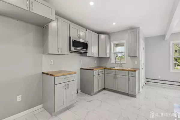 15 Frazer ST, Fords, NJ 08863