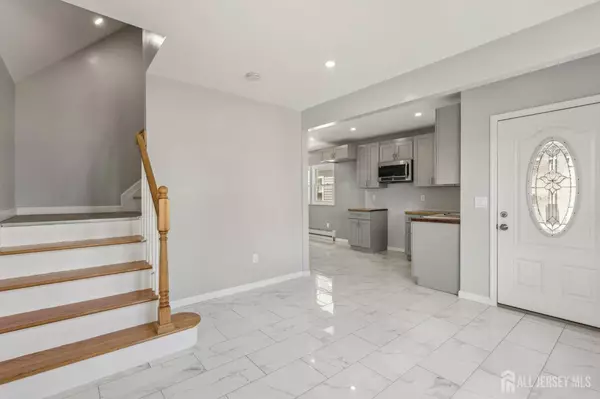 15 Frazer ST, Fords, NJ 08863