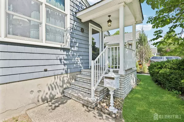 11 Beechwood AVE, Metuchen, NJ 08840