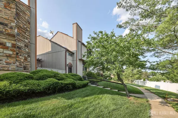 160 Goldmine LN, Old Bridge, NJ 08857