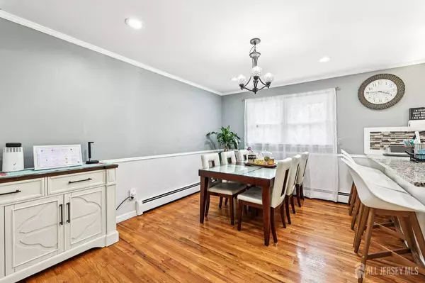 16 Kerschner LN, East Brunswick, NJ 08816