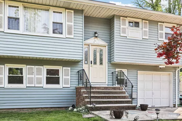 16 Kerschner LN, East Brunswick, NJ 08816